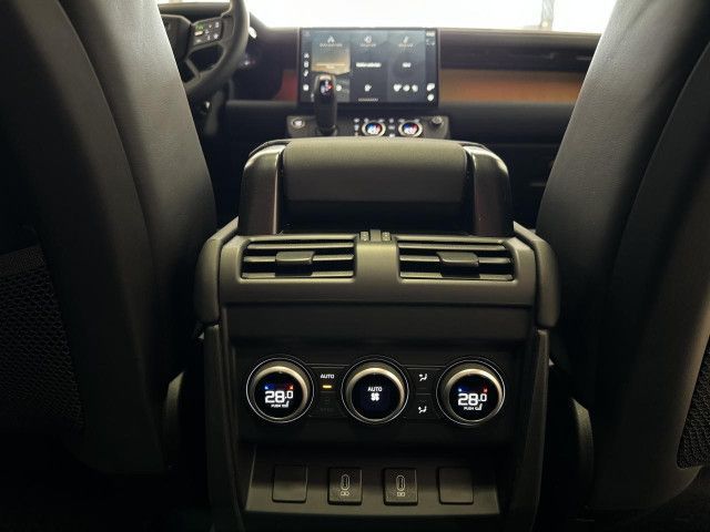 Foto Nummer 15: LAND ROVER Defender