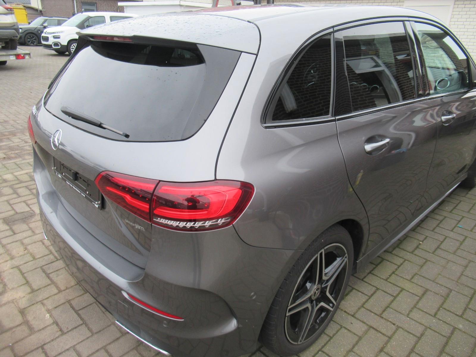 Mercedes-Benz B 180d Aut. AMG-LINE Teilleder Navi NightPack...
