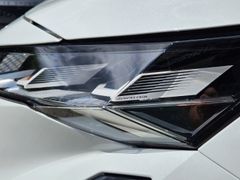 Fahrzeugabbildung Rafale 300 E-Tech Plug-in Hybrid 4x4 Atelier Alp