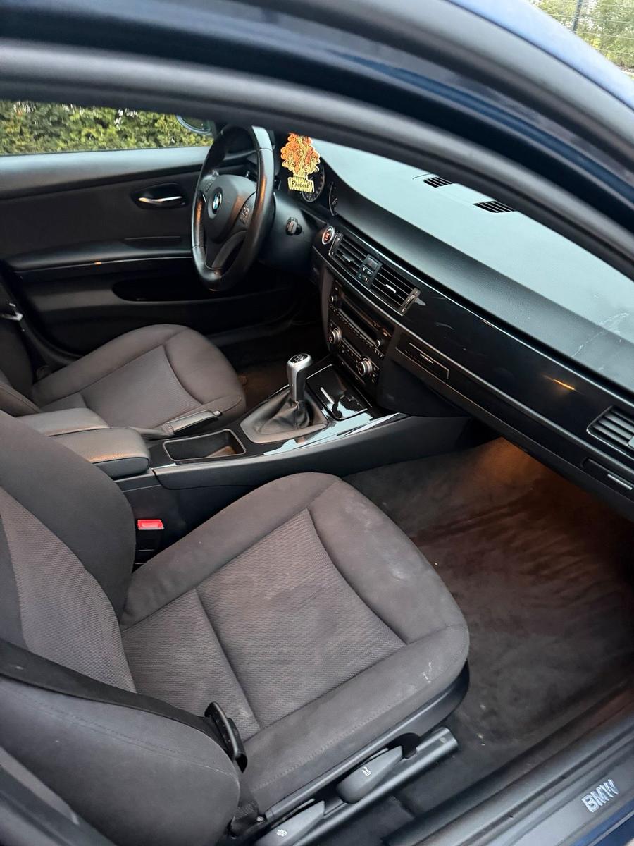 BMW 320 2011 — photo 11