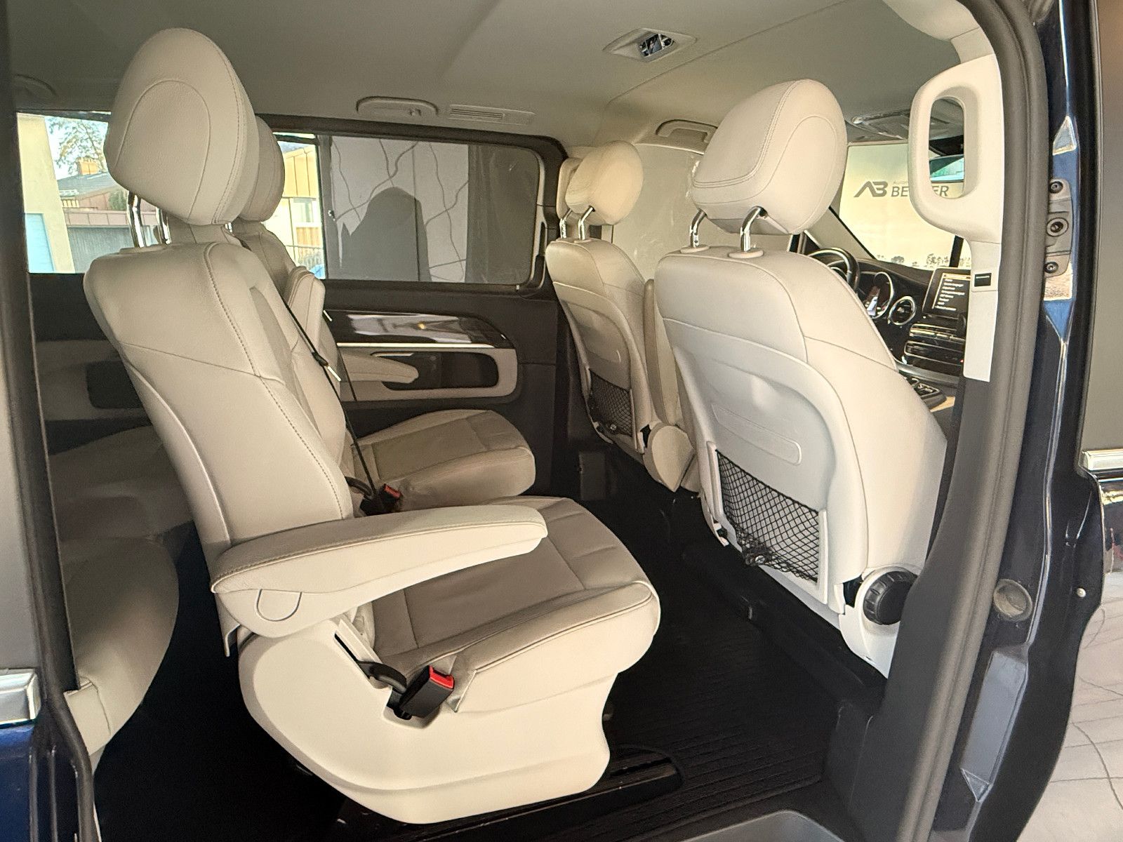Fahrzeugabbildung Mercedes-Benz V 250/AVANTGARDE/LANG/4MATIC/LEDER/LED/NAVI/6SIT