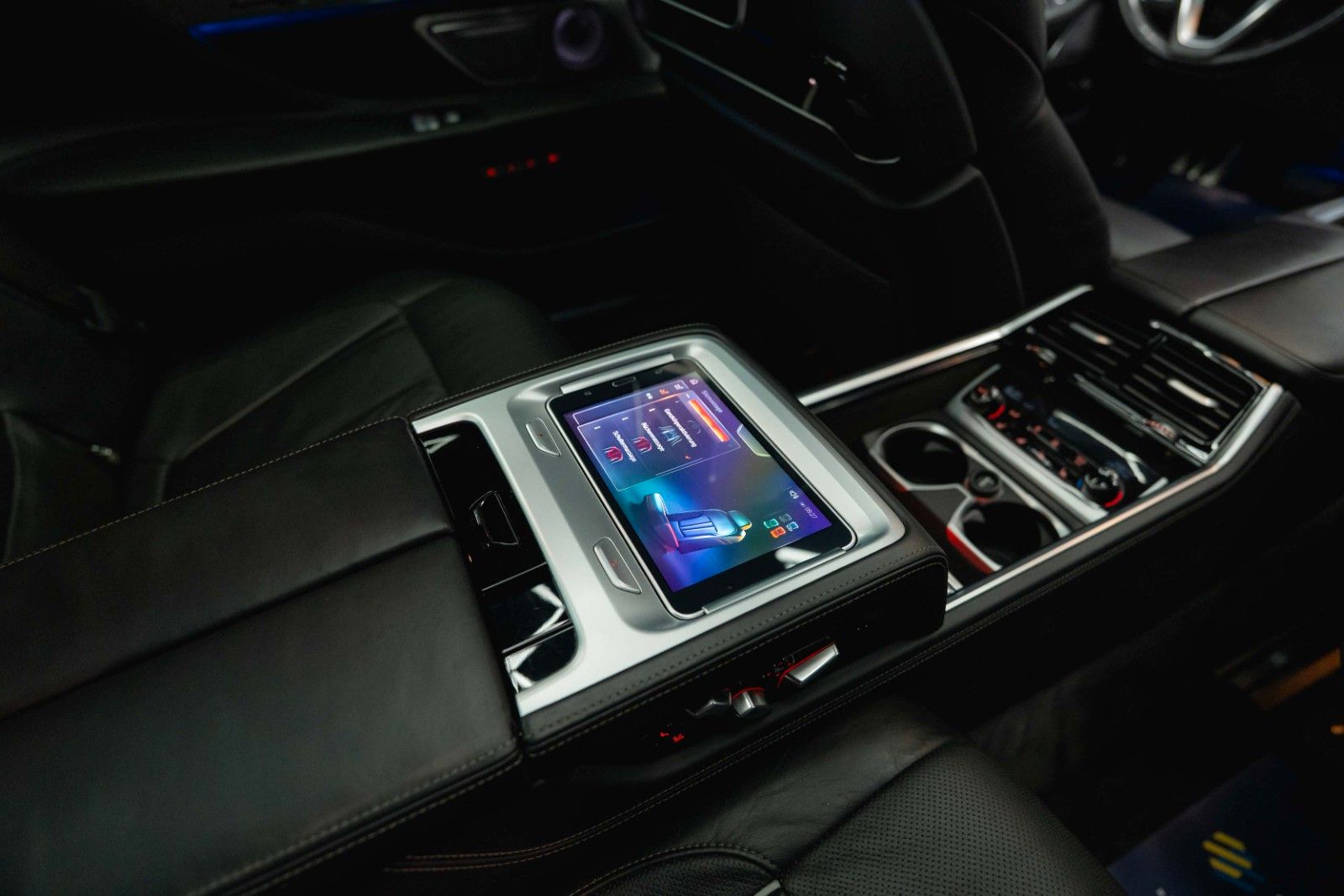Fahrzeugabbildung BMW 730d L xDrive M Sport Shadow | 100% Option | 19%