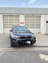 BMW X5 M50 M50d Fond-Entertainment  - BMW X5 M50 in Frankfurt (Main)