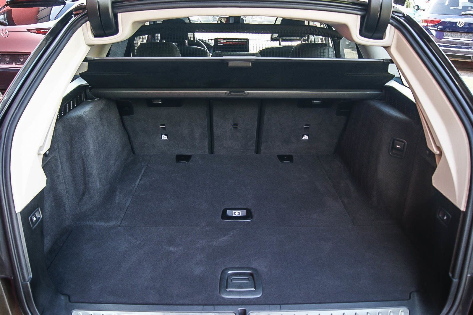 Fahrzeugabbildung BMW 520 d Touring LEDER HEADUP PANORAMA KEYLESS