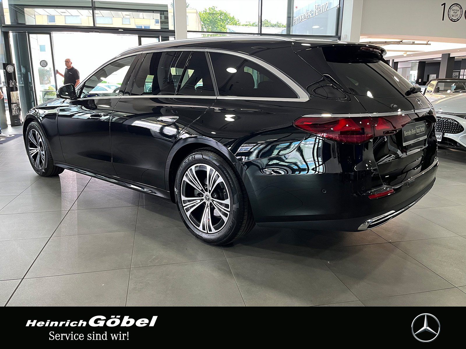 Fahrzeugabbildung Mercedes-Benz E 220 d T AVANTGARDE+FAHR-ASSIST+360°+DIGITAL.L