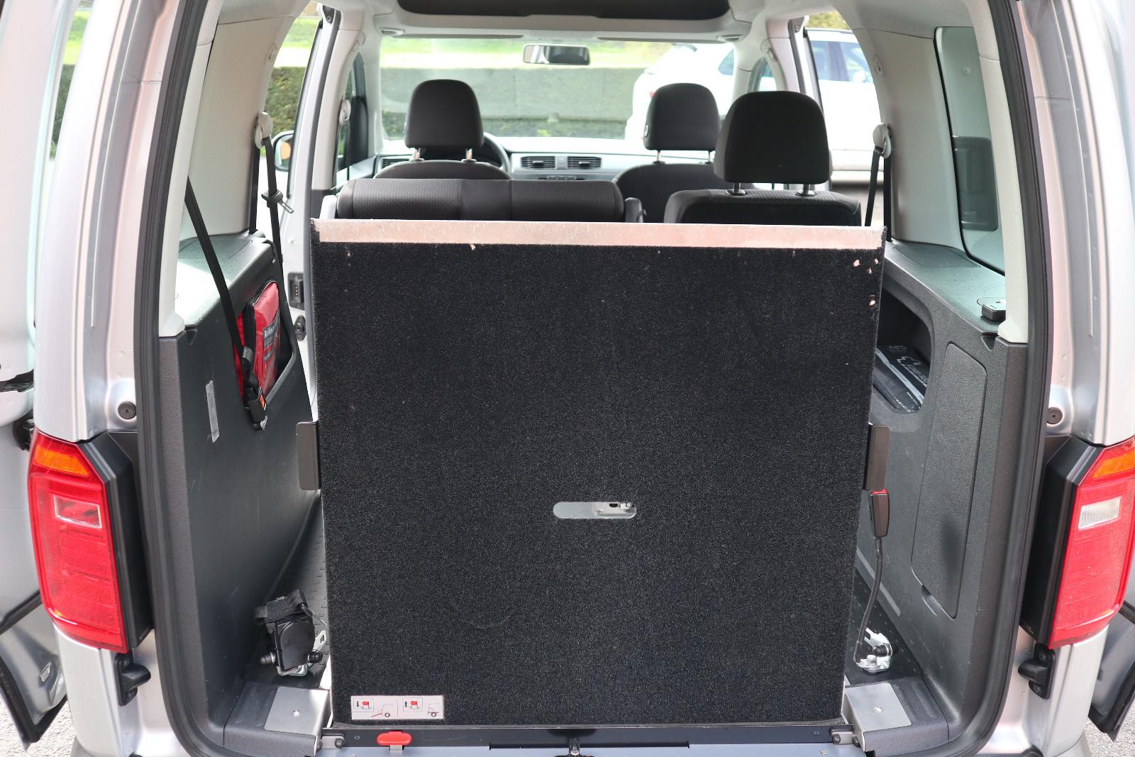 Volkswagen Caddy 1,4TSI DSG*rollstuhlgerecht*Garantie*AMF-B