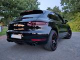 Porsche Macan Turbo Turbo - Porsche Gebrauchtwagen in Frankfurt