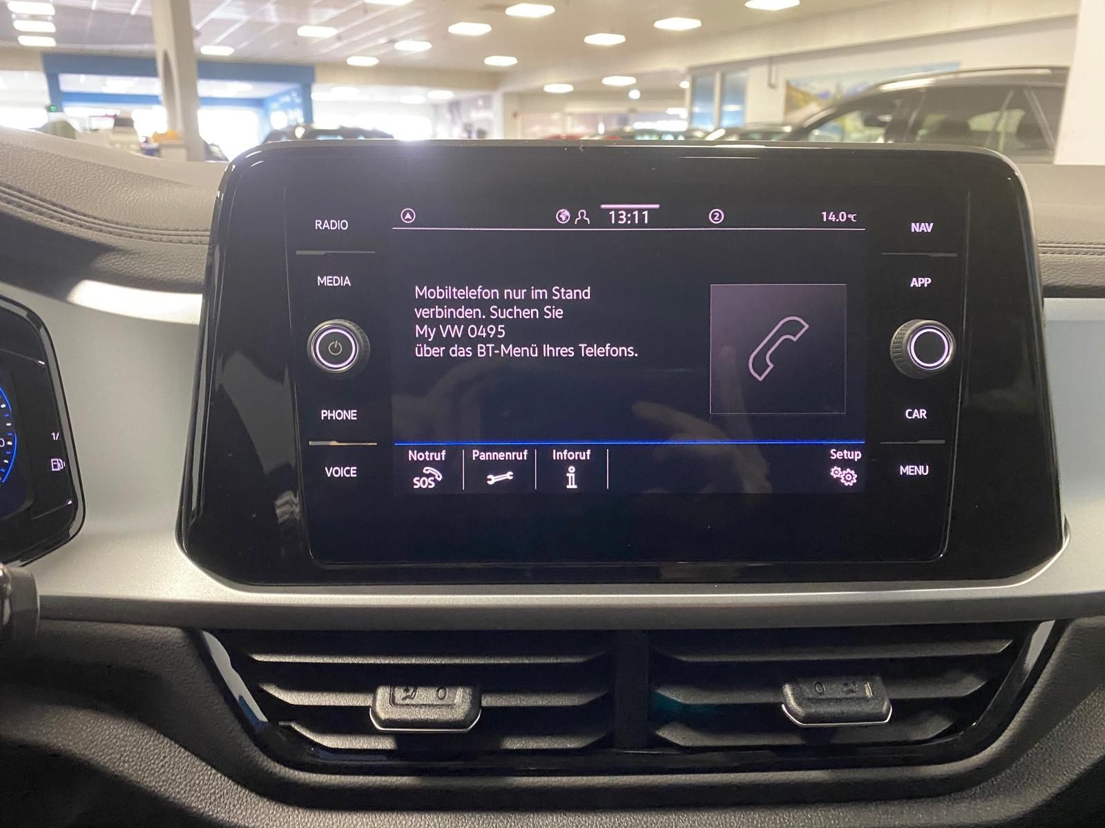 Fahrzeugabbildung Volkswagen T-Roc 1.5 TSI DSG LIFE+ACC+AHK+BHZ Lenkrad+RFK++