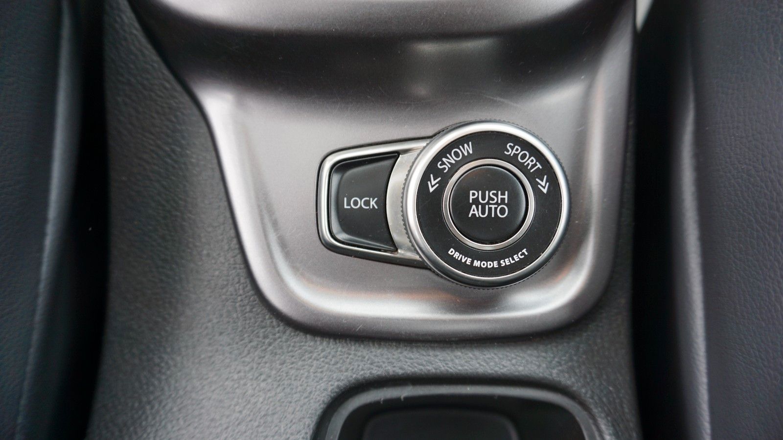 Fahrzeugabbildung Suzuki Vitara 1.4 Mild-Hybrid Comfort+ 4x4, Navi, LED