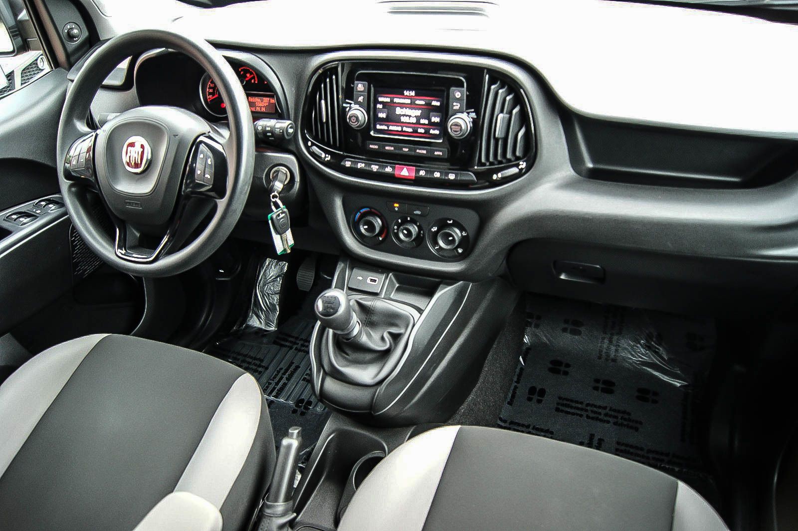 Fahrzeugabbildung Fiat Doblo 1.4i SX Kombi Klima 5-Sitze 2xSchiebetüren
