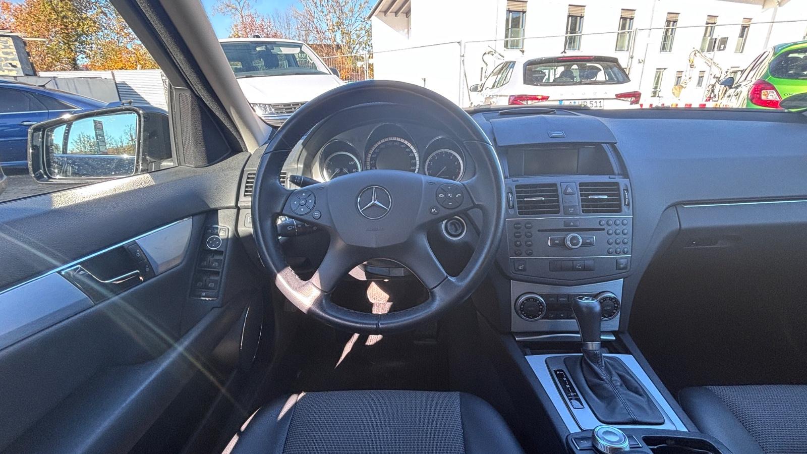Mercedes-Benz C200 2009 — photo 15