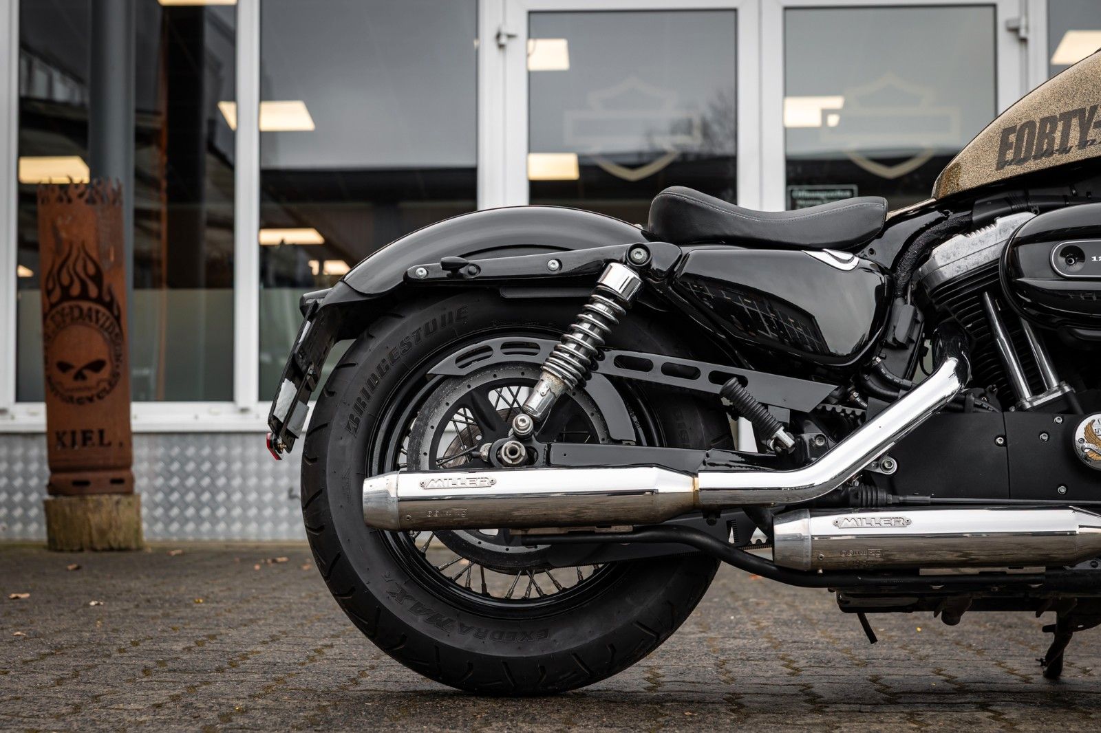 Fahrzeugabbildung Harley-Davidson XL1200X SPORTSTER FORTY-EIGHT - Miller Auspuff -