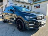 Volkswagen T-Roc 2.0 TSI DSG 4Motion Sport R-Line AHK STHZG - Volkswagen T-Roc R-Line mit Benzin-Antrieb