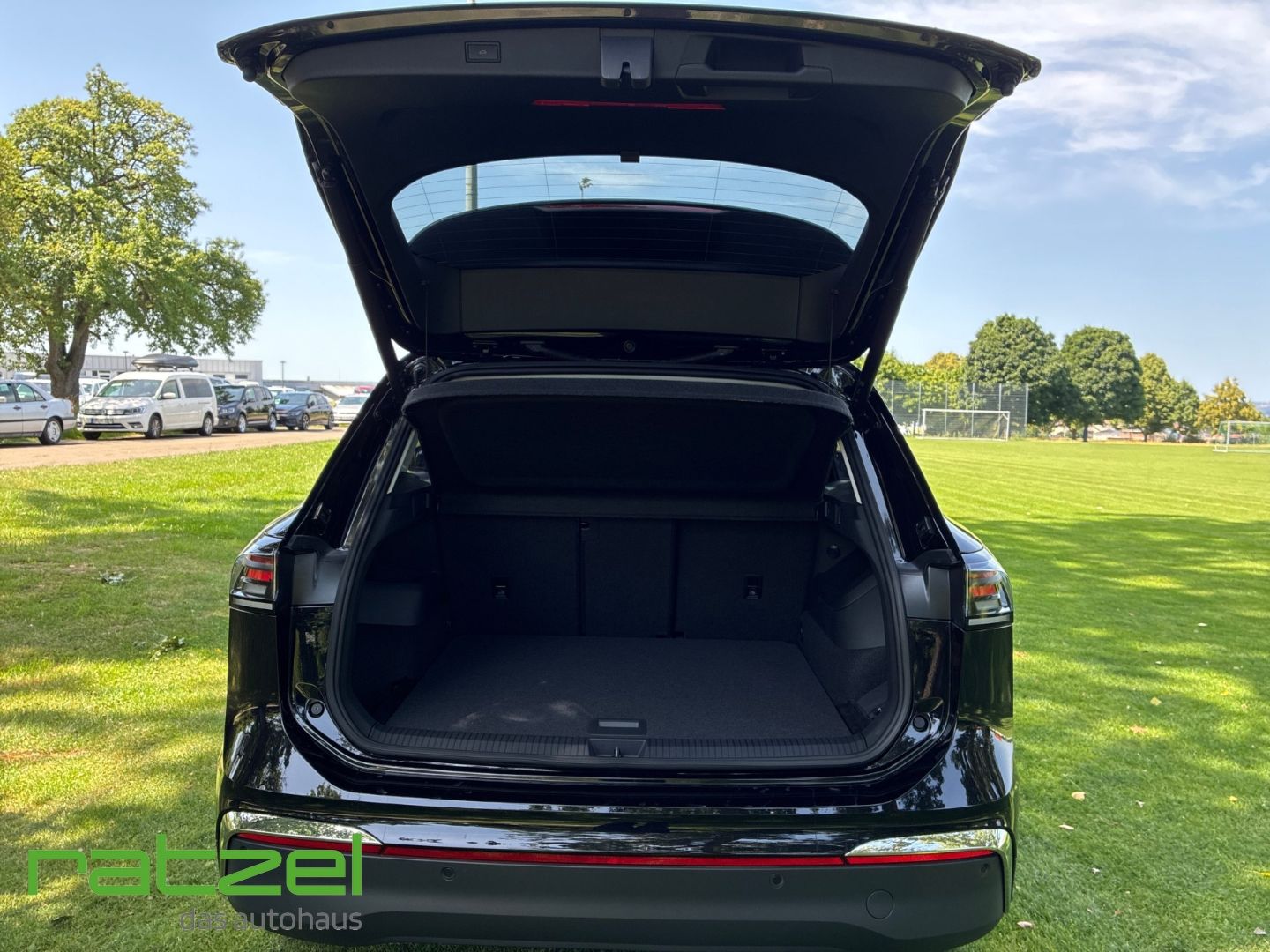 Fahrzeugabbildung Volkswagen Tiguan Elegance 2.0TDI DSG 4M Standh.+AHK+NAVI
