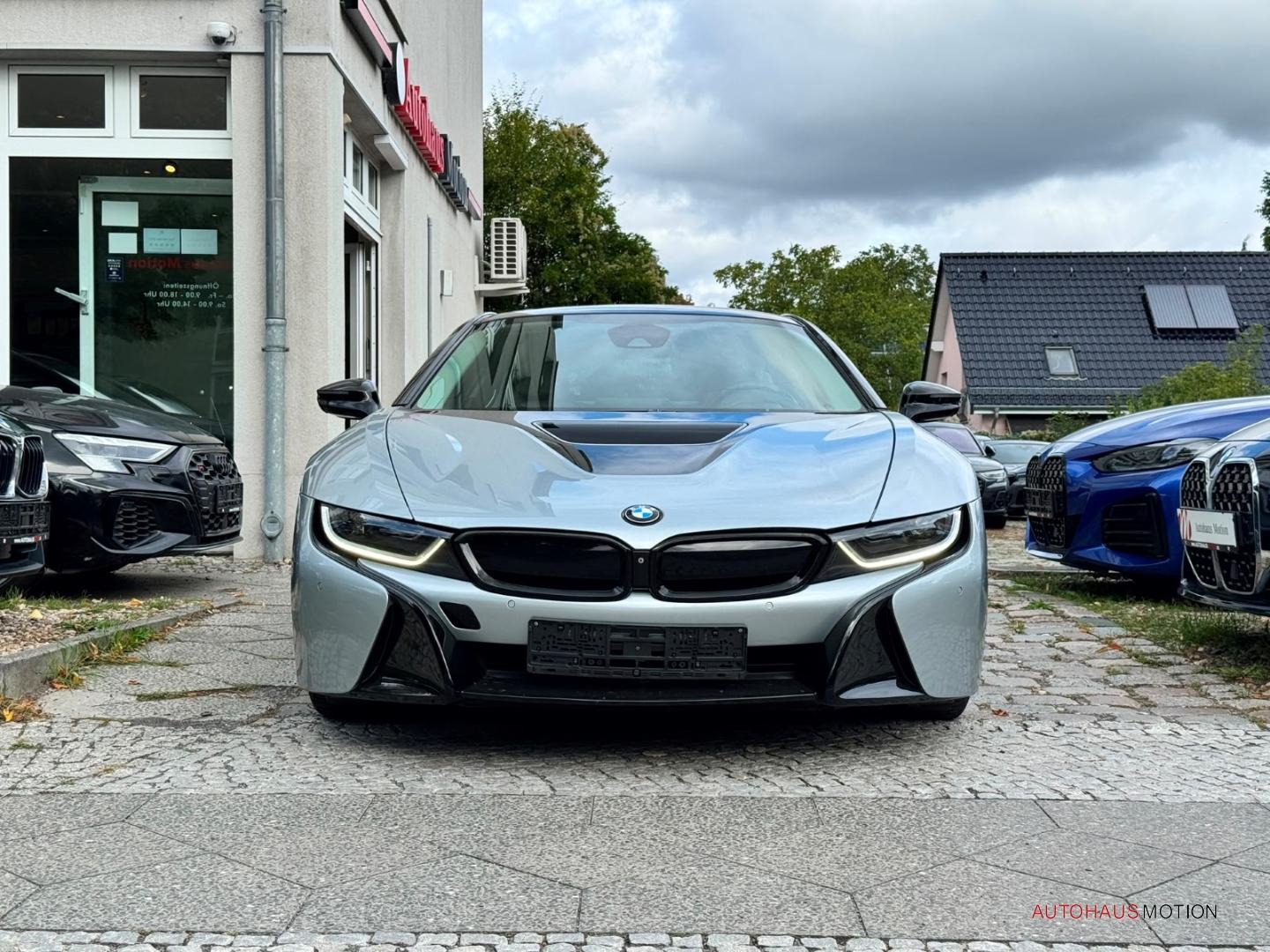 BMW i8 Coupe LED HUD SHZ LEDER KOLLISIONWARNER