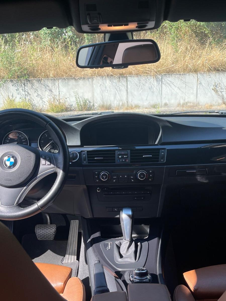 BMW 330 2011 — photo 5