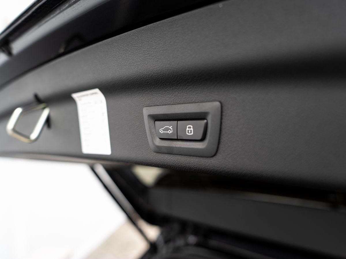 BMW X1 sDrive20i M-Sport AHK PANO ACC KoZg AdLED LRH