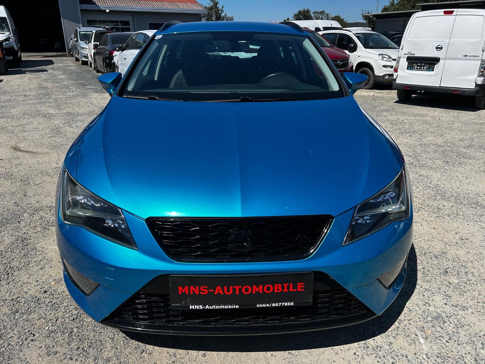 Seat Leon 2015 — rear view