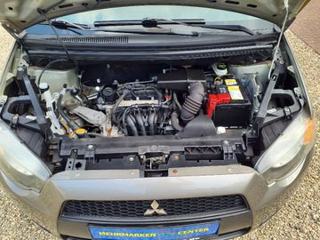 Bild 9 Mitsubishi Colt 3-T 1,1 Inform - KLIMAAUT,CD/MP3