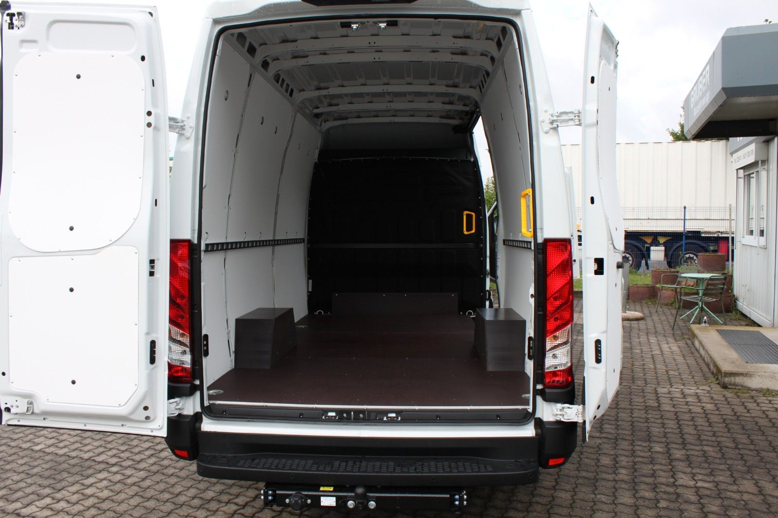 Fahrzeugabbildung Iveco Daily 35S16HA8 V Radstand 3520 mm