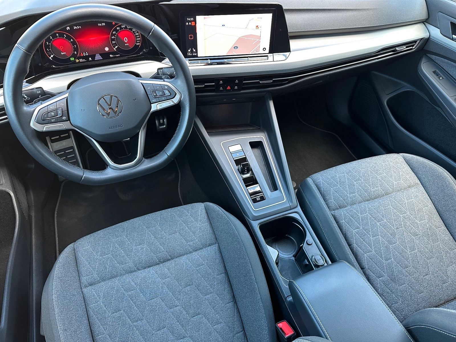 Fahrzeugabbildung Volkswagen Golf Variant 1.5 eTSI DSG Move NAV+LED+GJR+KAM