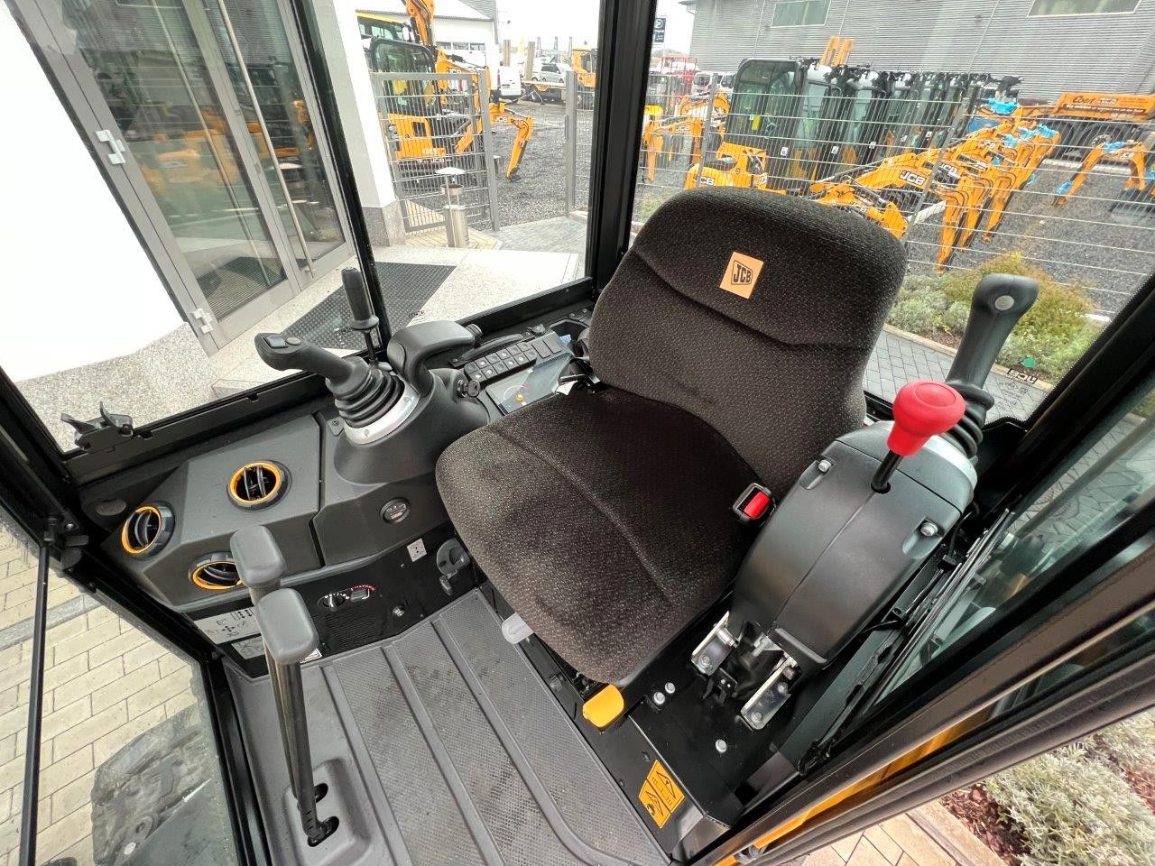 Fahrzeugabbildung JCB 19C-1 / 10h 2023 / Löffelpaket / Schnellwechsler