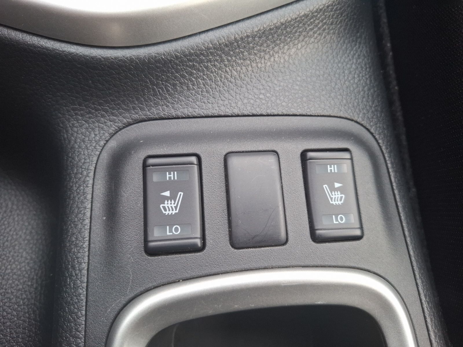 Fahrzeugabbildung Nissan Navara NP300 4x4 ASG 03.2027 o. 160T KM AHK Klim