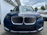 BMW iX1 xDrive30 AHK/ACC/AC-LADEN-PROF/18-Zoll/RFK - blaue BMW iX1