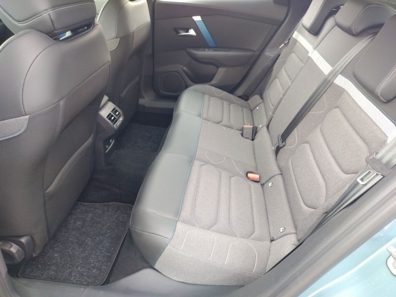 Fahrzeugabbildung Citroën ë-C4 Lim. Feel Pack 136 PS