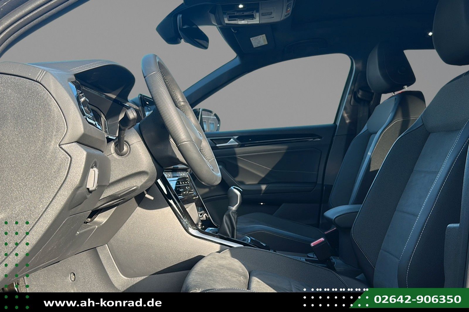 Fahrzeugabbildung Volkswagen T-Roc R-Line *Black Style*Kamera*Pano*
