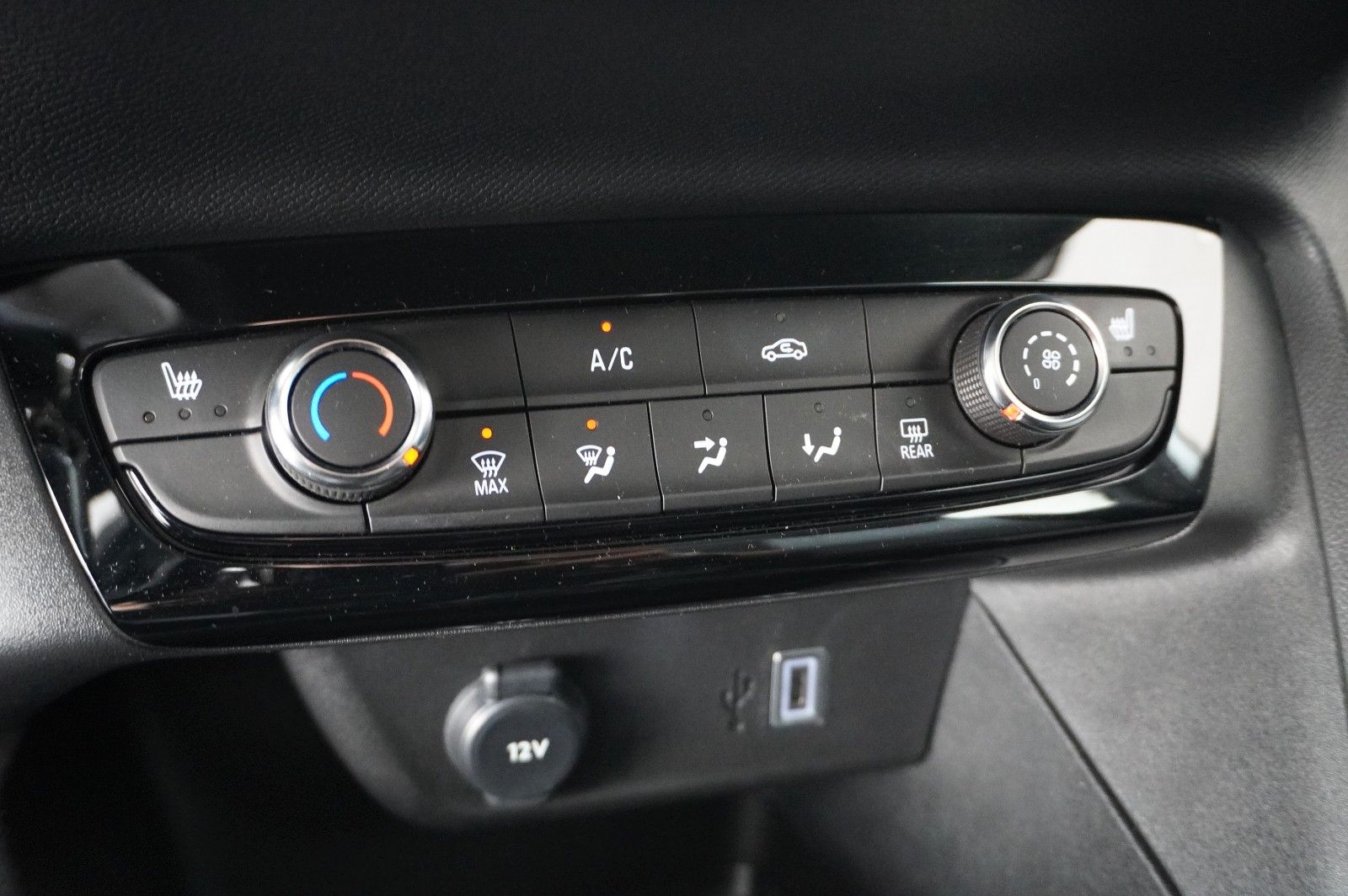 Fahrzeugabbildung Opel Corsa F 1.2 FACELIFT NAVI/LED/KAMERA/VIRTU./SHZ