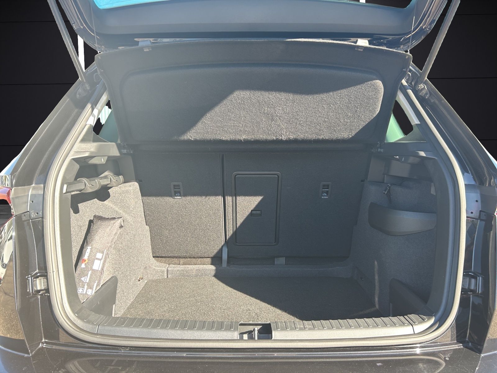 Fahrzeugabbildung SKODA Karoq TSI Tour LED Navi AIC GRA RFK SH