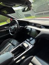 Audi e-tron 55 quattro - - Audi e-tron mit Schiebedach