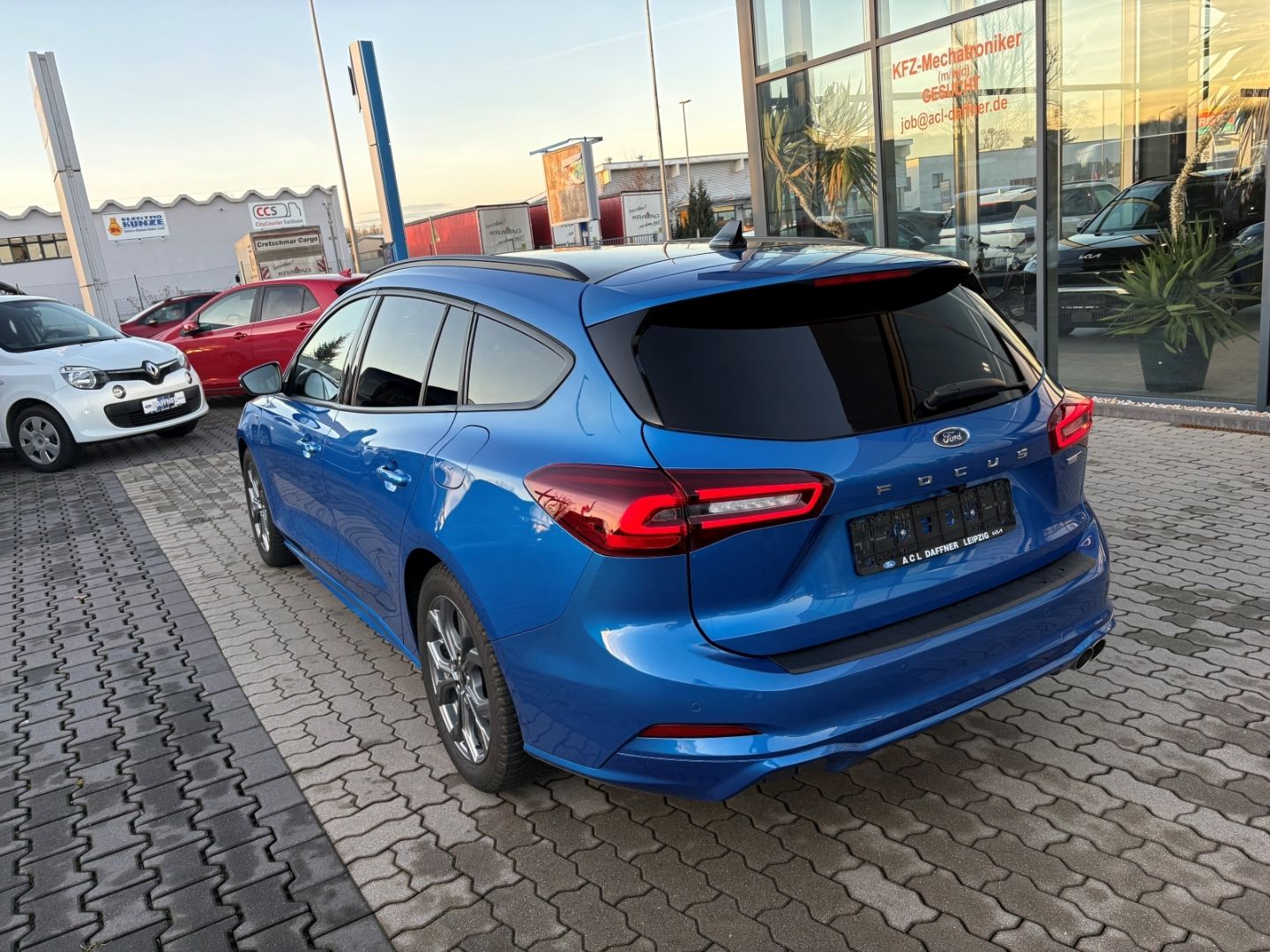 Fahrzeugabbildung Ford Focus Turnier ST-Line X MHEV AHK Kamera Navi LED