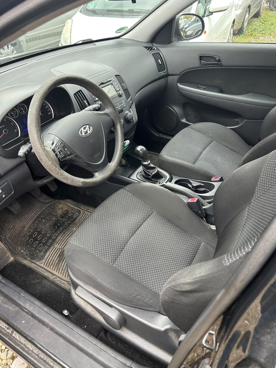 Hyundai i30 2011 — photo 8
