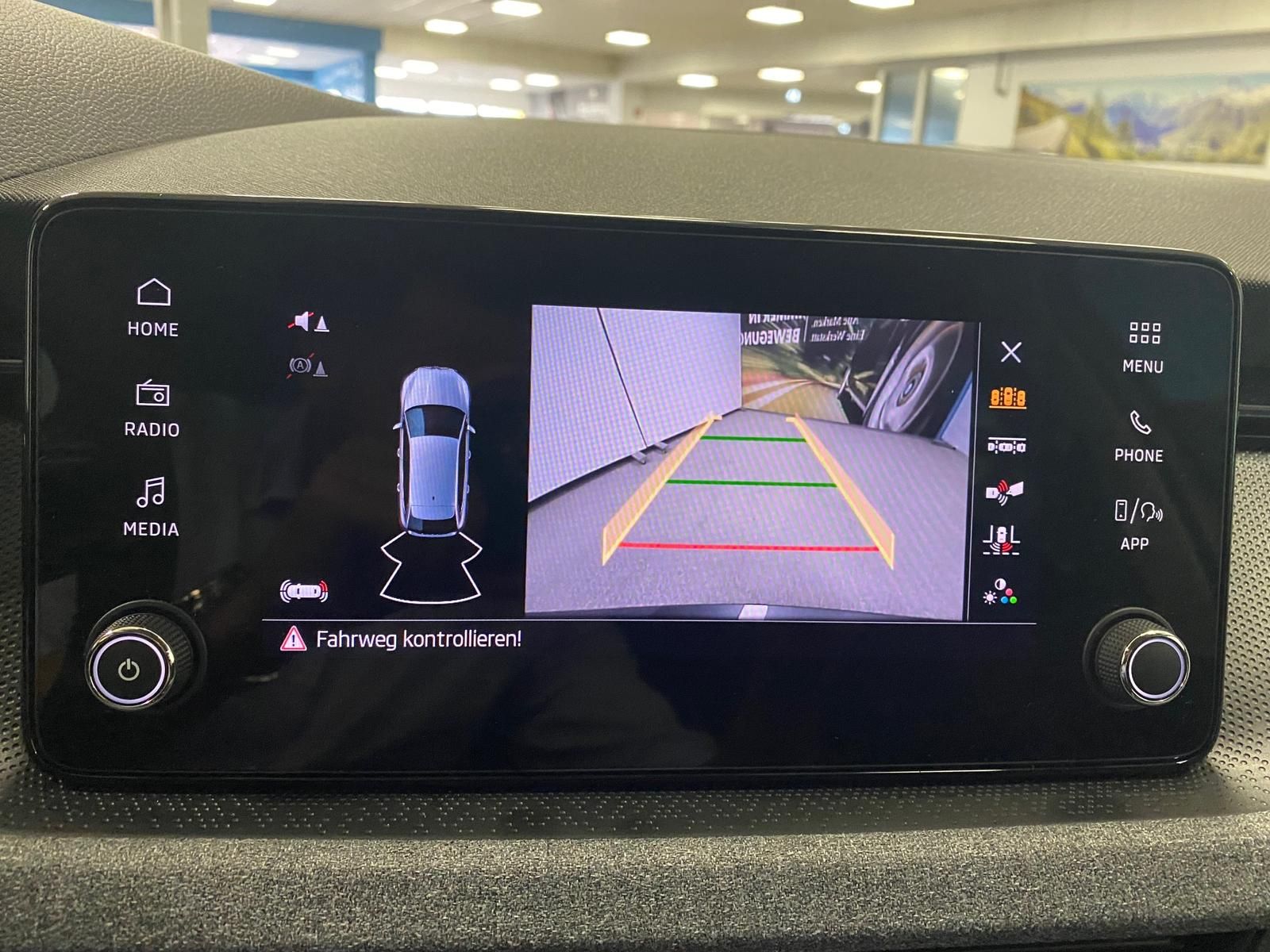 Fahrzeugabbildung SKODA Scala 1.0 TSI Selection APP+KLIMA+RFK+SITZHEIZ++