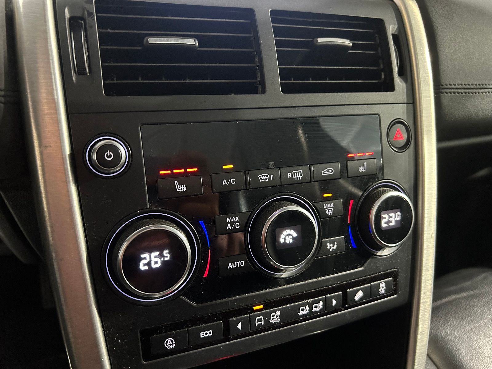 Fahrzeugabbildung Land Rover Discovery Sport SE AWD/PANO/ACC/NAVI/KAMERA/SHZ