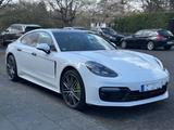 Porsche Panamera 4 -