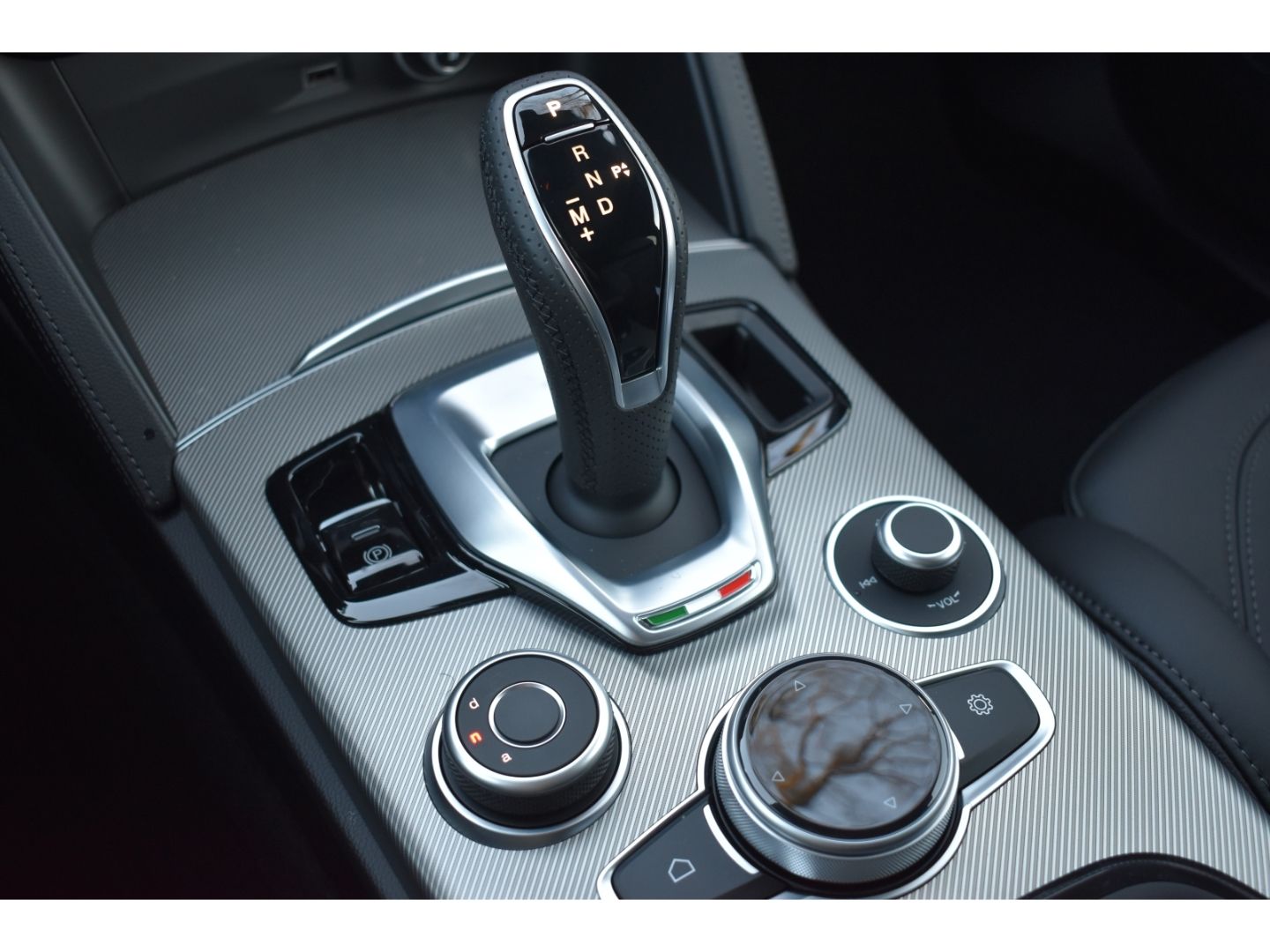 Fahrzeugabbildung Alfa Romeo Stelvio Veloce Q4 2.2 JTD - AHK - Panoaramadach