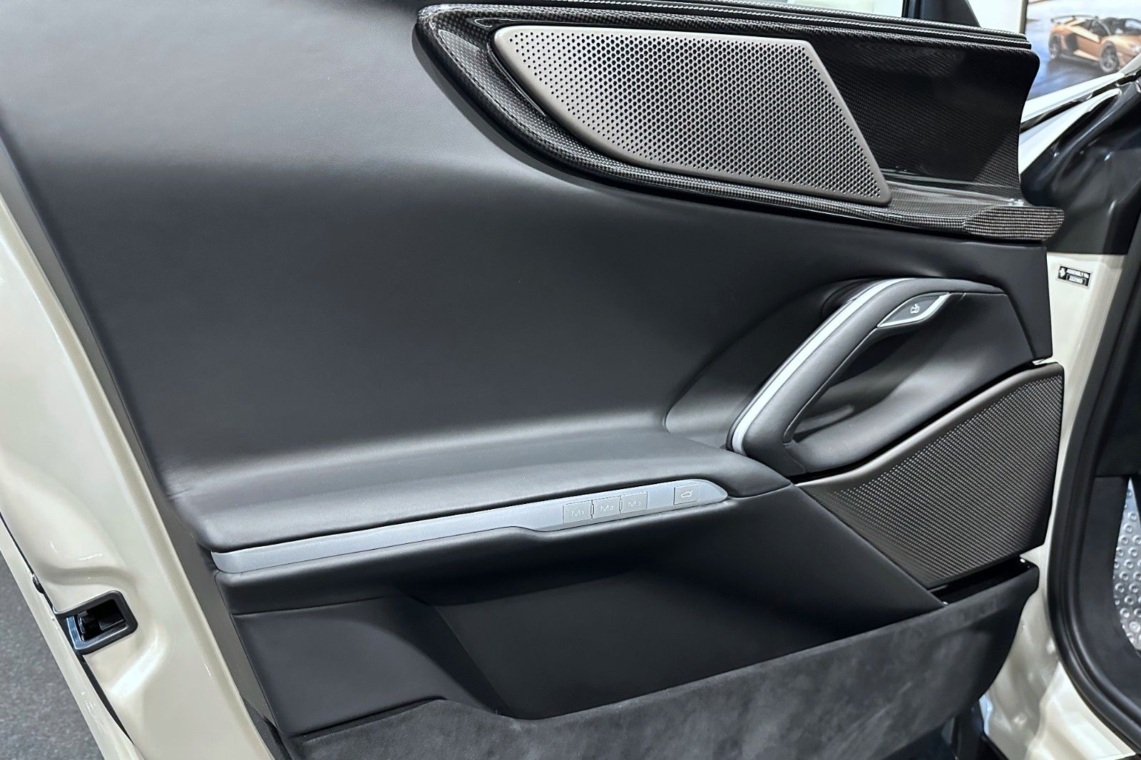 Fahrzeugabbildung Ferrari Purosangue | Carbon | Panorama | Massage Seats