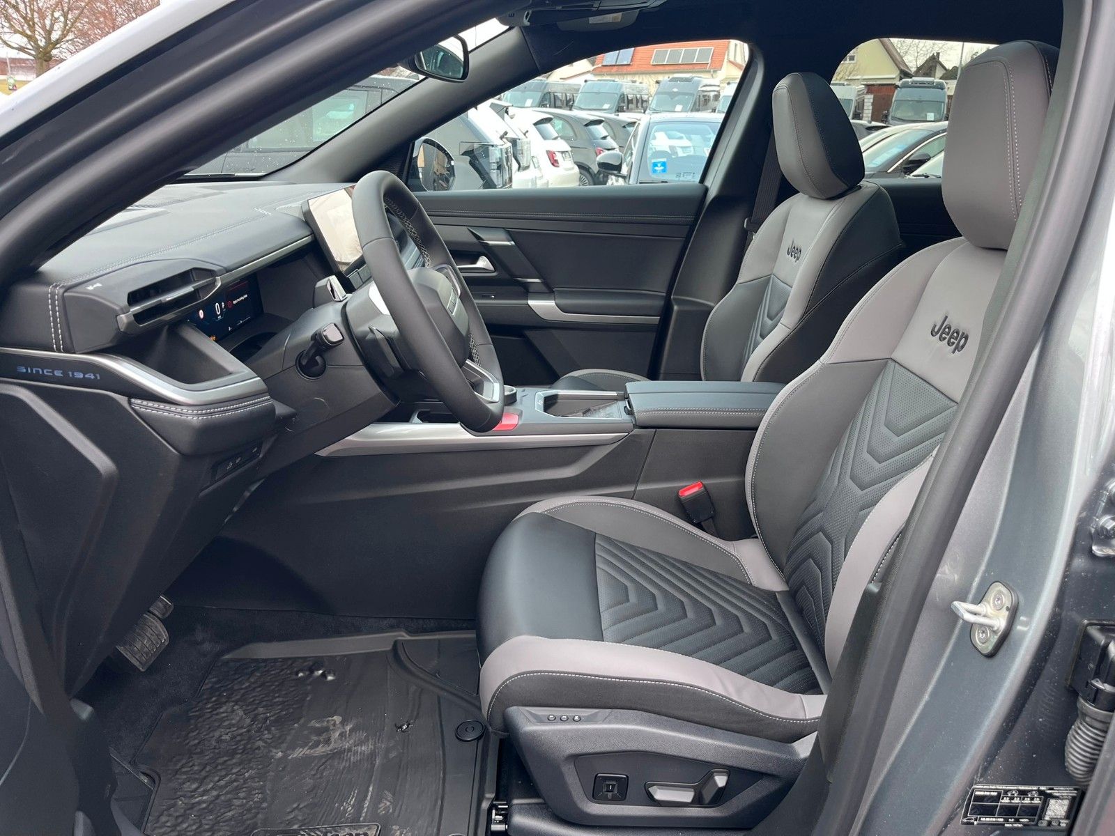 Fahrzeugabbildung Jeep Compass E-Hybrid 1.2 eDCT 100 kW First Edition