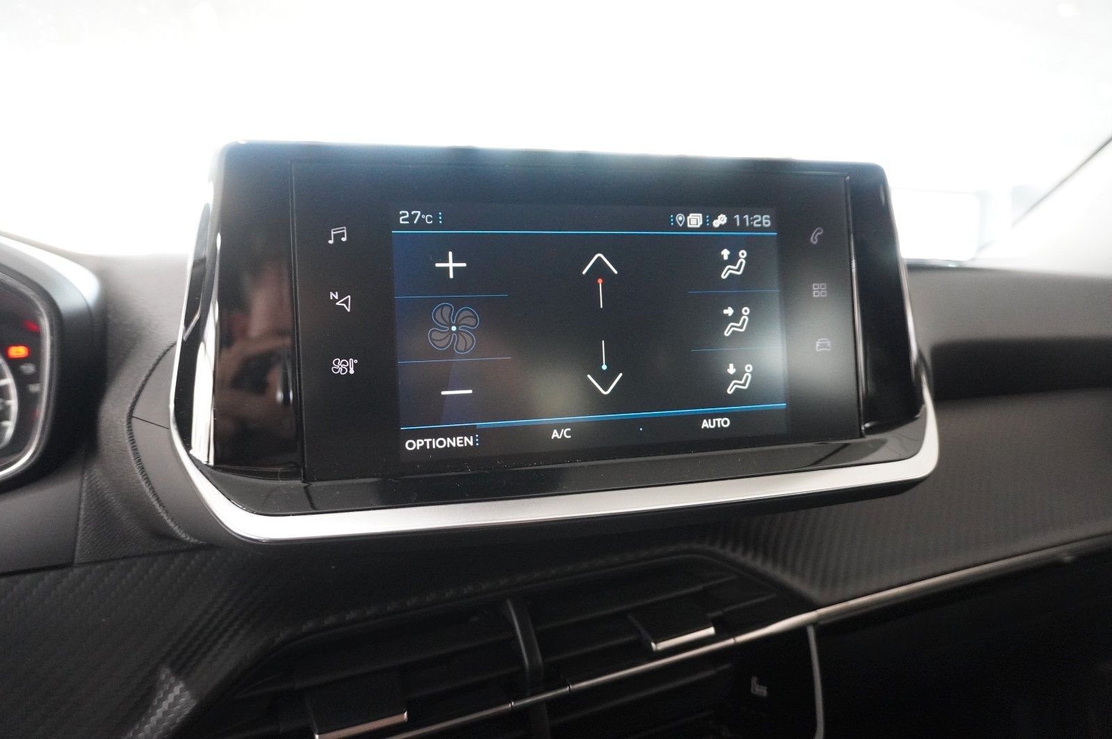 Fahrzeugabbildung Peugeot 2008 1.2T ALLURE AT NAVI/LED/KAMERA/SHZ/VIRT.