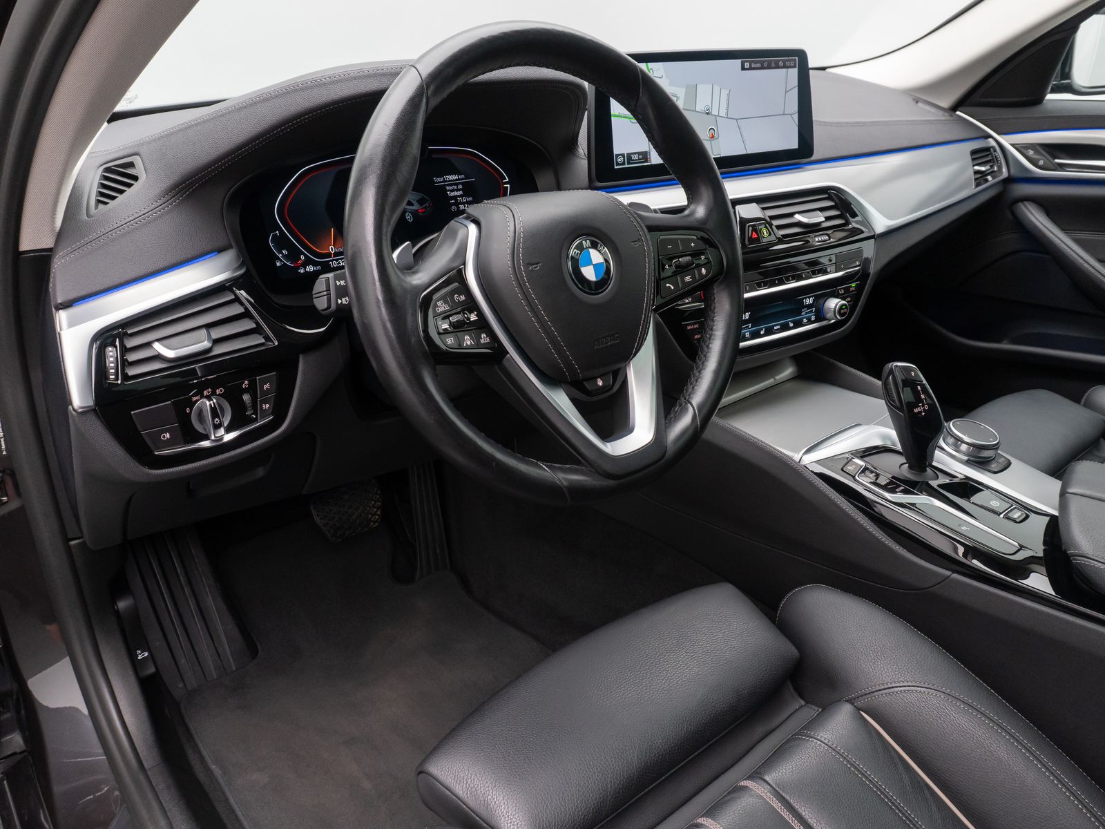 Fahrzeugabbildung BMW 540i xD Luxury Line ACC DispKey DAB Panorama HUD