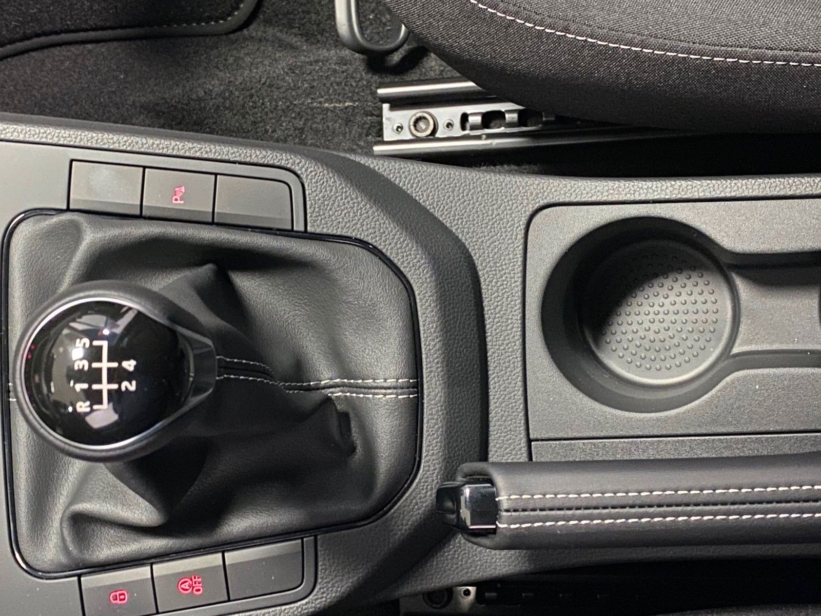 Fahrzeugabbildung SEAT Ibiza 1.0 TSI Style+5 Jah GARANTIE+KAMERA+PDC+BC