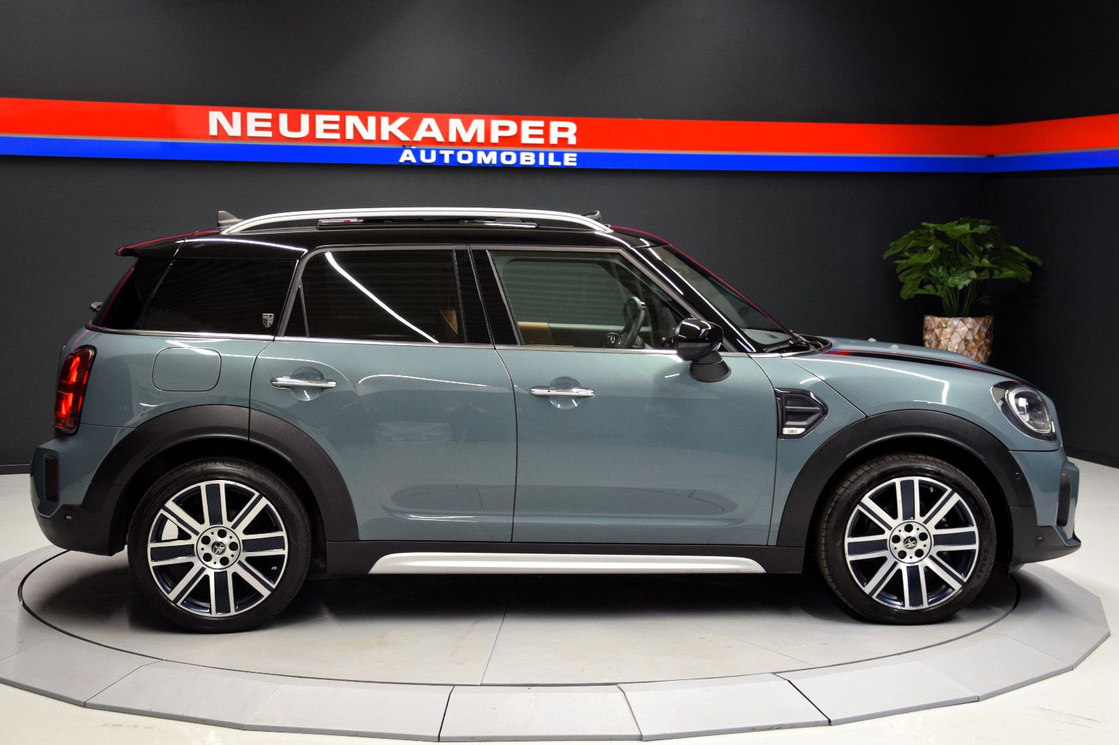 Fahrzeugabbildung MINI Cooper Countryman Yours Trim Pano Leder-braun