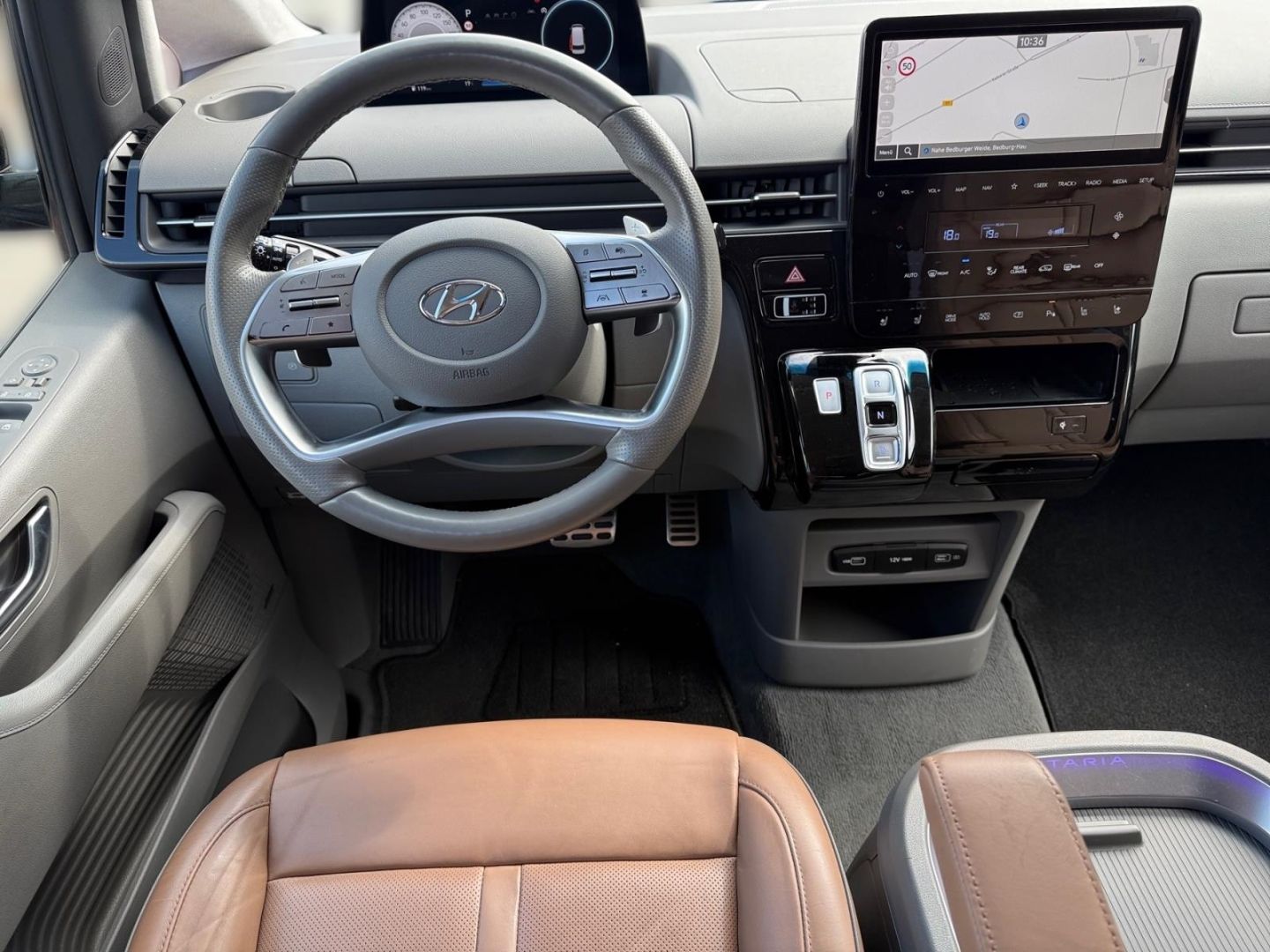 Fahrzeugabbildung Hyundai STARIA Signature 2.2 CRDi 7-Sitzer BOSE+AHK+360°