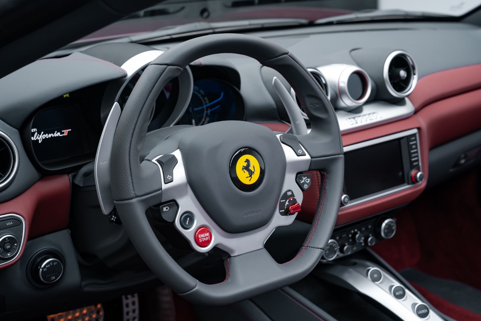 Fahrzeugabbildung Ferrari California T ATELIER/SPECIAL COLOUR/WENIG KM