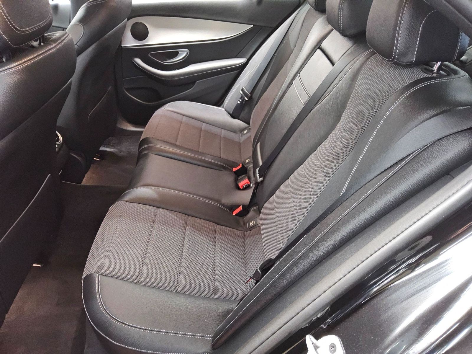 Mercedes-Benz E 220 d Avantgarde T-Leder Navi LED StHzg Distr+ foto 13