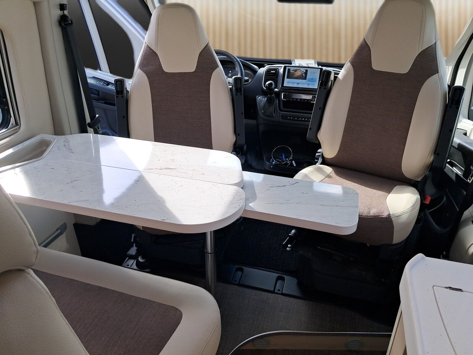 Fahrzeugabbildung Eura Mobil Van V 635 EB Automatik, 180 PS, Fahrassistenz