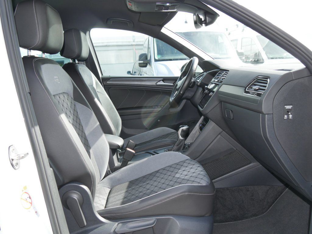 Volkswagen Tiguan 1.5 TSI R-Line LED DigCockpit CAM ACC PDC foto 4